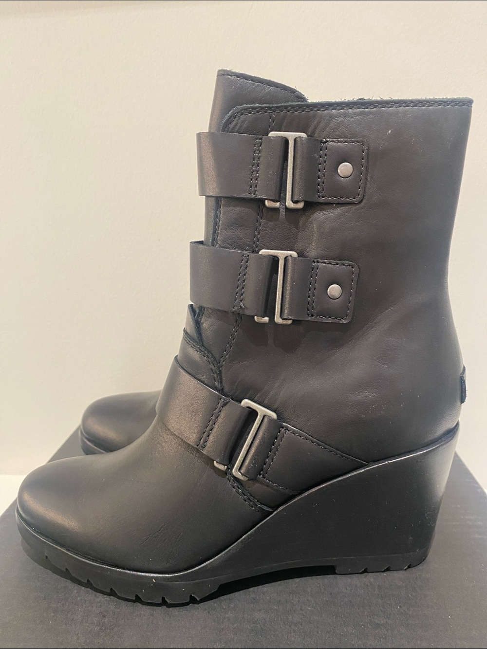 NIB Sorel After Hours Black Boots Wedge Ankle Boots Size 8 - Picture 3 of 12